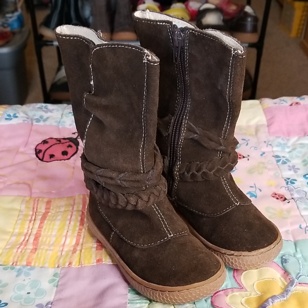 Livie & Luca Brown Suede Calliope Kids Boots. Size 6. Excellent Condition.